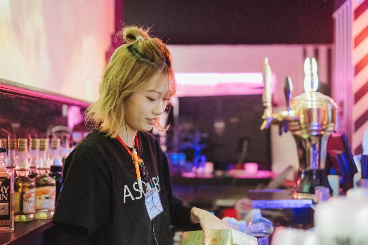 アソビバー,相席,マッチングバー,ダーツ,アッミューズメント,バー